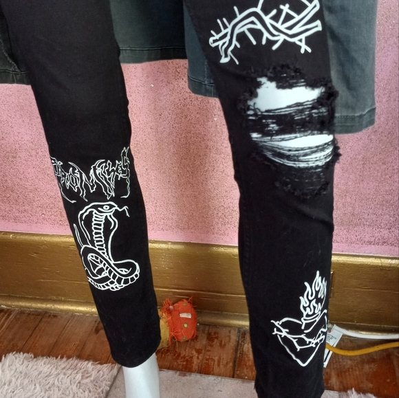 Broken Promises distressed tattoo gothic skinny jeans! Like new! So cute! - Picture 2 of 6